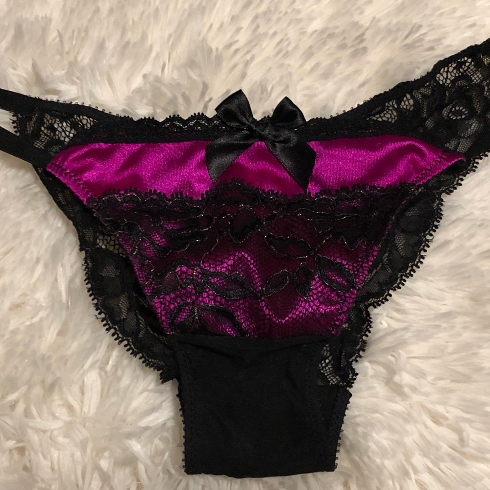 NWT 🌹 VS PANTIES SEXY LACE FUSCHIA /BLACK SMALL